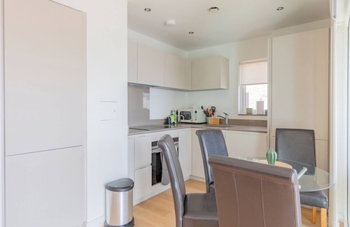 Cubitt Town Apartment | Gorgeous 1BD Flat with Incredible Views of the O2