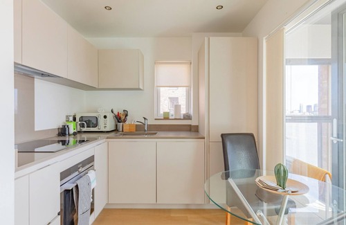 Cubitt Town Apartment | Gorgeous 1BD Flat with Incredible Views of the O2