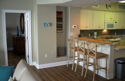 Thomas Drive Condo | Gorgeous 2 Bedr Unit; Great Balc views; Disc Summer rates; Beach Srvc Included!