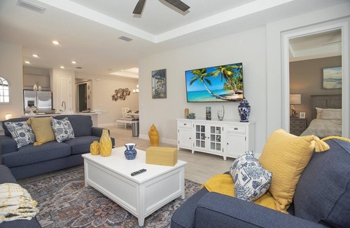 Braden River Villa | Gorgeous 2 bedrooms/02 Bath + Den Villa at Esplanade at Azario Lakewood Ranch