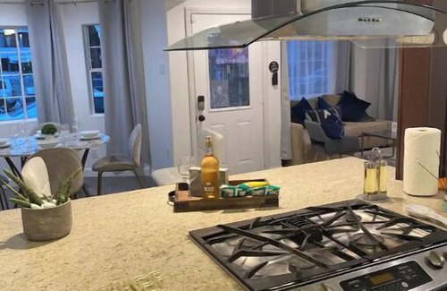 South Gate House | Gorgeous 2 bedroom 2 bath Near SoFI