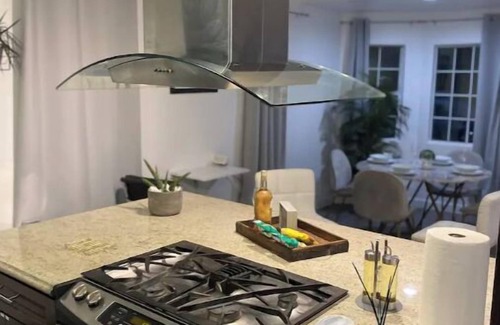 South Gate House | Gorgeous 2 bedroom 2 bath Near SoFI