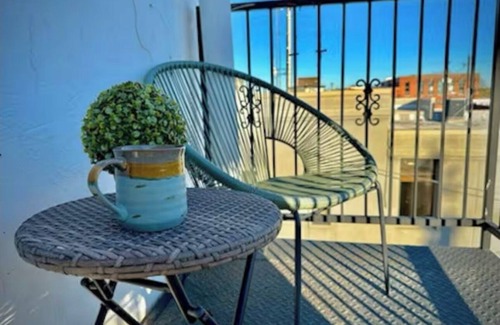 Denison Apartment | Gorgeous 2-bedroom loft in Downtown Denison, washer/dryer, KING bed, WiFi, patio