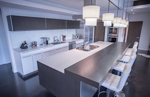Uptown Apartment | GORGEOUS 2 bedroom penthouse in uptowns most desired area!