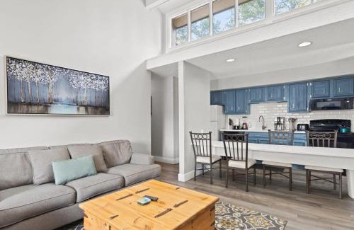 Peak 8 House | Gorgeous 2BR Home In Town Minutes from Skiing