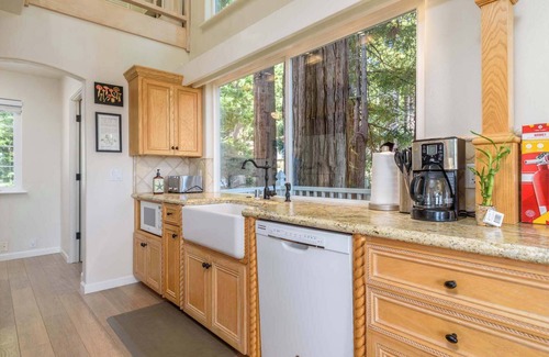 Anchor Bay House | Gorgeous 3 BDR Home in Gualala w/Ocean View!