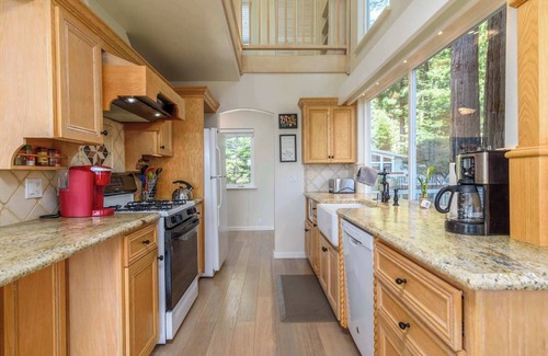 Anchor Bay House | Gorgeous 3 BDR Home in Gualala w/Ocean View!