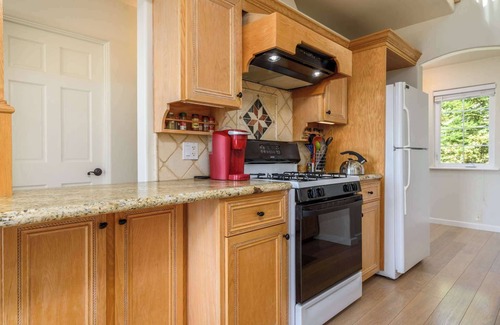 Anchor Bay House | Gorgeous 3 BDR Home in Gualala w/Ocean View!