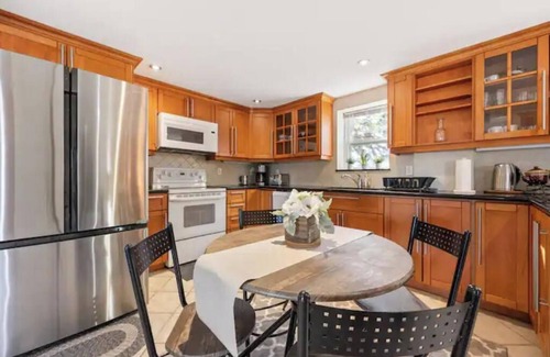 Thornhill House | Gorgeous 3 bedroom 2 bath house
