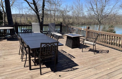 Fairdealing Cabin | Gorgeous 3 bedroom cabin on Current River with private boat ramp