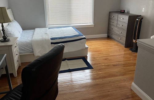 Detroit House | Gorgeous 3 bedroom vacation home with free parking