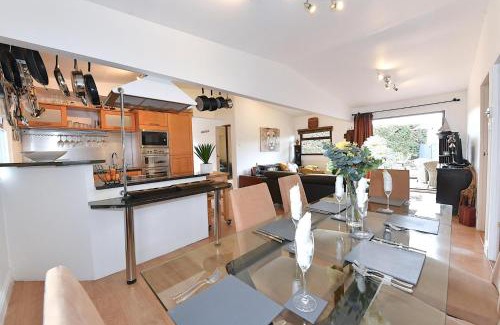 Guildford House | Gorgeous 3BD Cottage in the Heart of Guildford