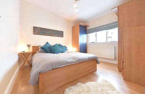 Guildford House | Gorgeous 3BD Cottage in the Heart of Guildford