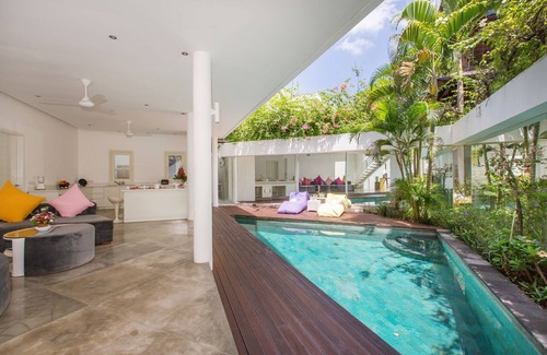 Seminyak Villa | GORGEOUS 3BR Villa! 1Min Walk To Seminyak Beach! PERFECT VACATION HOME!