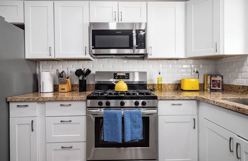 North Mountain House | Gorgeous 4-bed home with Golf, Pool & Hot-Tub!