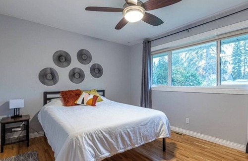 Prince George House | Gorgeous 4 Bedrooms I 2 Baths w/ Parking & WI-FI