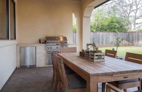 Tarrytown House | Gorgeous 4 Bedroom Home Minutes to Downtown in Central Austin!