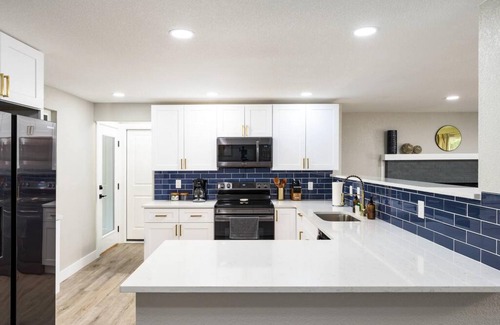 Scenic Heights House | Gorgeous- 4 King Beds Near Den w Large Game Room