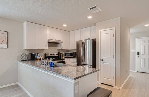 San Antonio House | Gorgeous 4br/2.5ba Home Near Downtown SA/Alamodome
