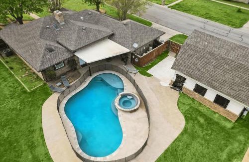 Denton House | Gorgeous 4BR Holiday Home with Huge Yard, Pool & Hot Tub