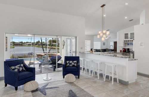 Biggar House | Gorgeous 4BR Lakefront Villa with Heated Pool