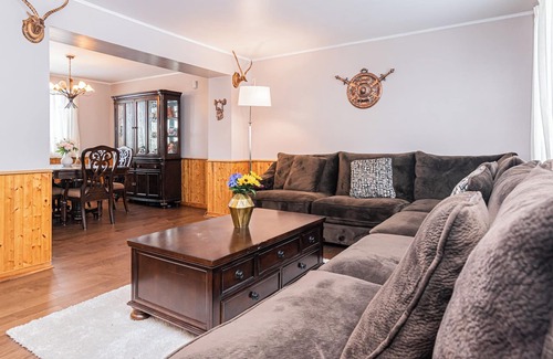Brossard Cottage | Gorgeous 5 Bedroom House