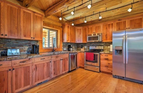 Zion National Park East Entrance Cabin | Gorgeous 5 Bedroom Log Cabin for your ALL YEAR relaxation by Zion National Park
