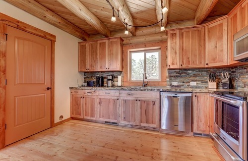 Zion National Park East Entrance Cabin | Gorgeous 5 Bedroom Log Cabin for your ALL YEAR relaxation by Zion National Park