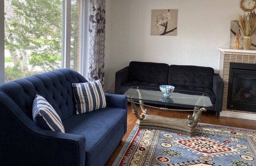 Lagoon City Cottage | Gorgeous 5 Bedrooms Waterfront @ VENICE of CANADA