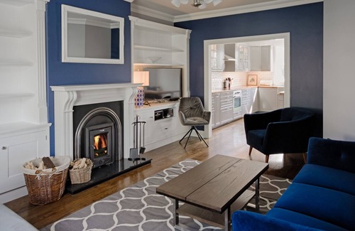 Dromod House | Gorgeous 5BD 5BA in quaint village with marina in Leitrim