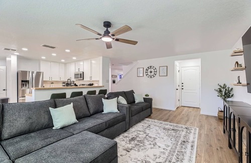 West San Antonio House | Gorgeous 5BR Gem w/Arcade Lackland BMT Seaworld