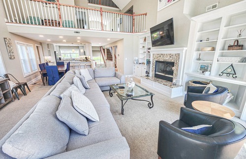 Bay Ridge House | Gorgeous 6 Bed, 5 Bath Beachfront Home With Private Beach!