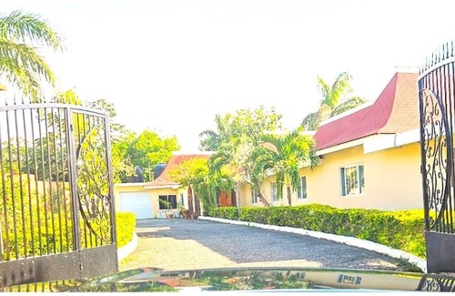 IronShore Estates House | Gorgeous 6-bedroom Luxury Home With Private Pool & Jacuzzi Montego Bay, Jamaica