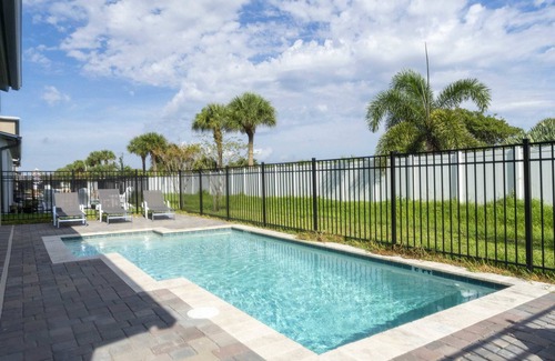 Melbourne Beach House | Gorgeous 8B 7BA Melbournbeach w Pool Dock Beach