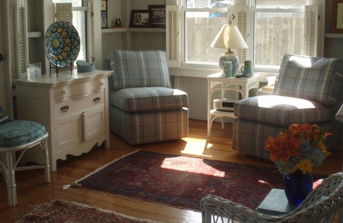 Branford Cottage | Gorgeous and Charming Summer Cottage Steps Away from Sea!