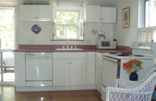 Branford Cottage | Gorgeous and Charming Summer Cottage Steps Away from Sea!