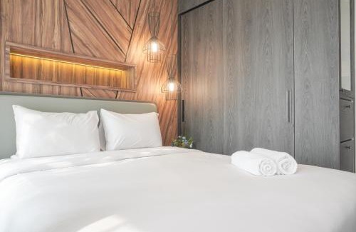 Bendungan Hilir Apartment | Gorgeous and Comfortable 1BR Sudirman Suites Apartment By Travelio
