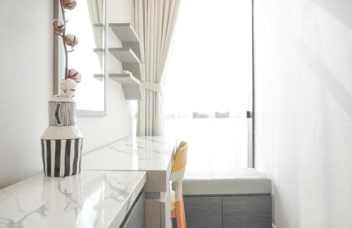 Bendungan Hilir Apartment | Gorgeous and Comfortable 1BR Sudirman Suites Apartment By Travelio