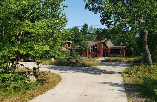 Upper Peninsula Michigan House | Gorgeous and Private Lakefront Home