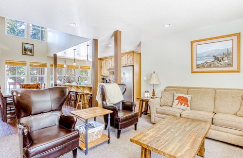 Government Camp House | Gorgeous and Spacious Dog-Friendly Cabin with Free WiFi- Ideal for Families