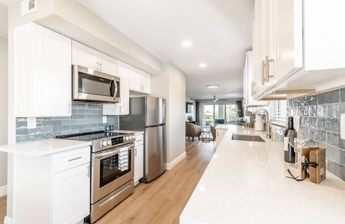 Clearwater Apartment | Gorgeous and Updated Waterfront Apartment 2 Bed #5