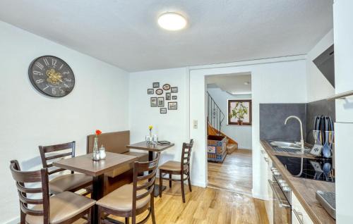 Oberweissenbrunn Apartment | Gorgeous Apartment In Bischofsheim