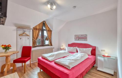 Oberweissenbrunn Apartment | Gorgeous Apartment In Bischofsheim