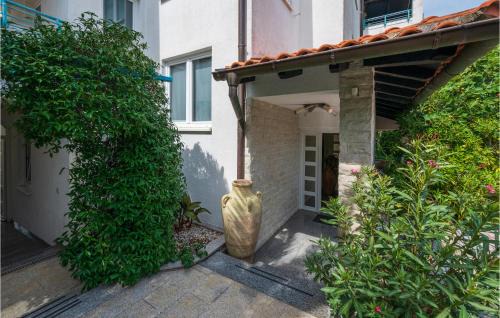 Pjescana Uvala Apartment | Gorgeous Apartment In Pjescana Uvala