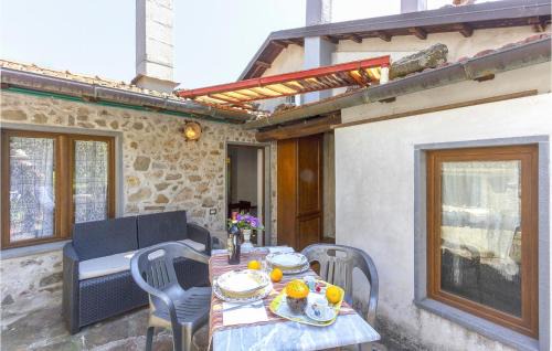 Casoli Apartment | Gorgeous Apartment In Casoli Lu