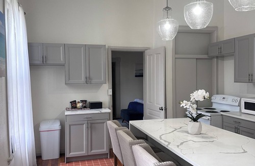 Dayton Condo | Gorgeous apt marble bath & kit 2 min from downtown 5 min to Dayton university