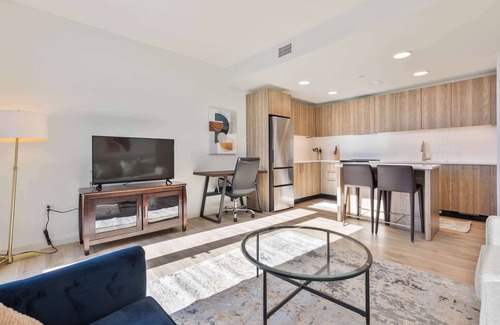 West Fens Apartment | Gorgeous Apt with Kitchen