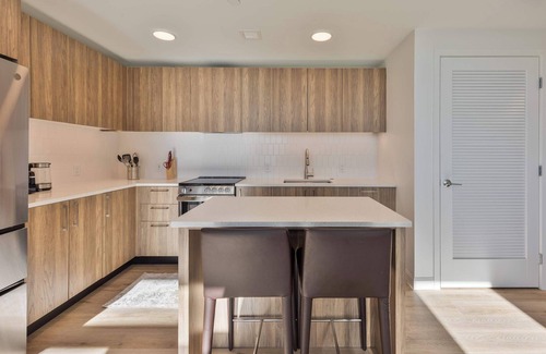 West Fens Apartment | Gorgeous Apt with Kitchen