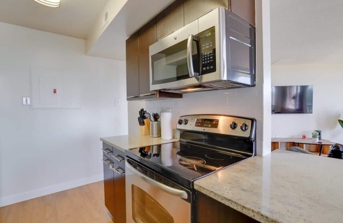 Pentagon City Apartment | Gorgeous Apt with Rooftop City View @Pentagon City