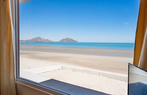 Villas de Las Palmas House | Gorgeous beach front condo